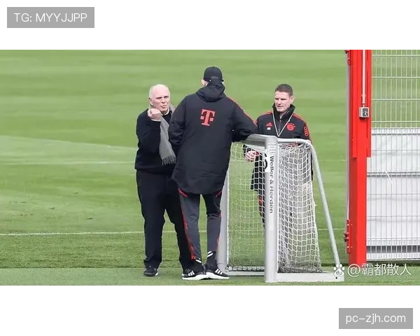 拜仁赛前训练全员健康，图赫尔强调对阵多特需注重防守转换